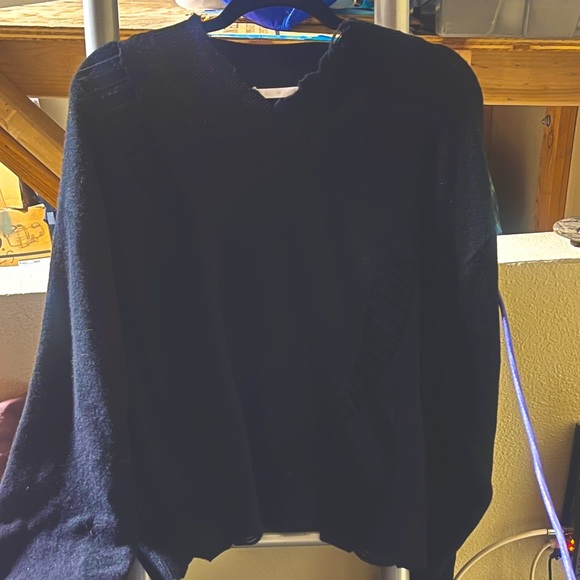 HELMUT LANG SIZE LARGE NEVER WORN; EXCELLENT CONDITION, DISTRESSED 100% WOOL - Picture 4 of 10